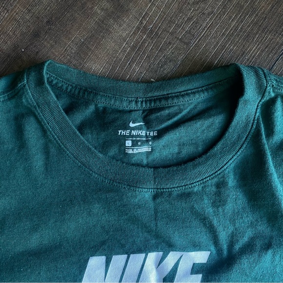 Large Nike Sportswear Crew Neck T-shirt - Picture 2 of 3